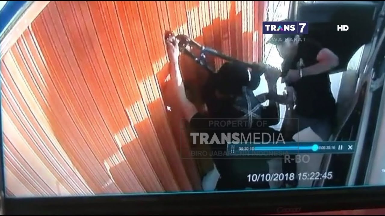 Aksi Pencuri Gagal Bobol Toko HP Terekam CCTV