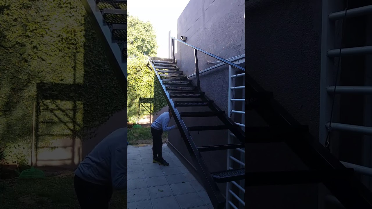 Escalera levadiza