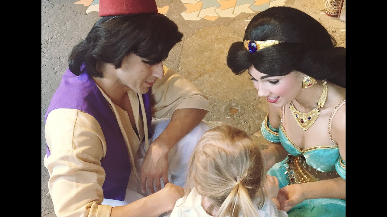 GOLDIE GIVES ALADDIN THE LONGEST HUG EVER AT MAGIC KINGDOM