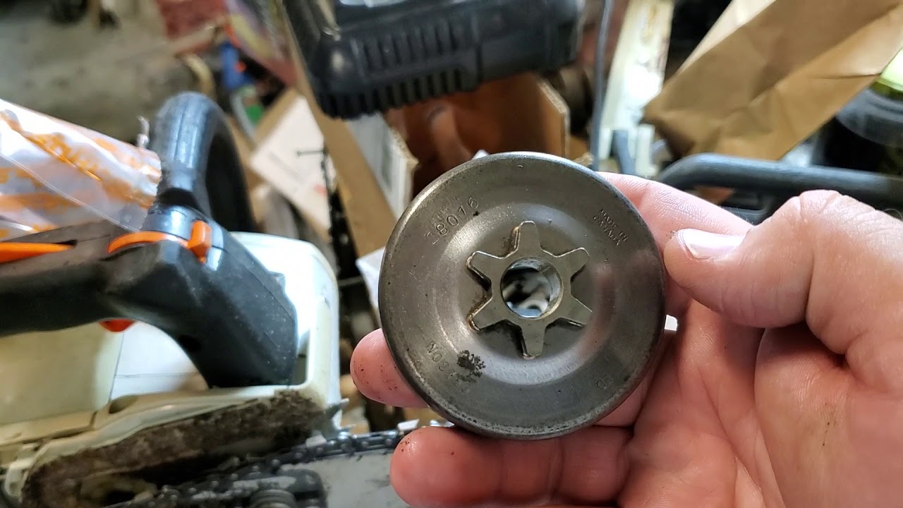 Determining if a chainsaw spur sprocket is worn out.