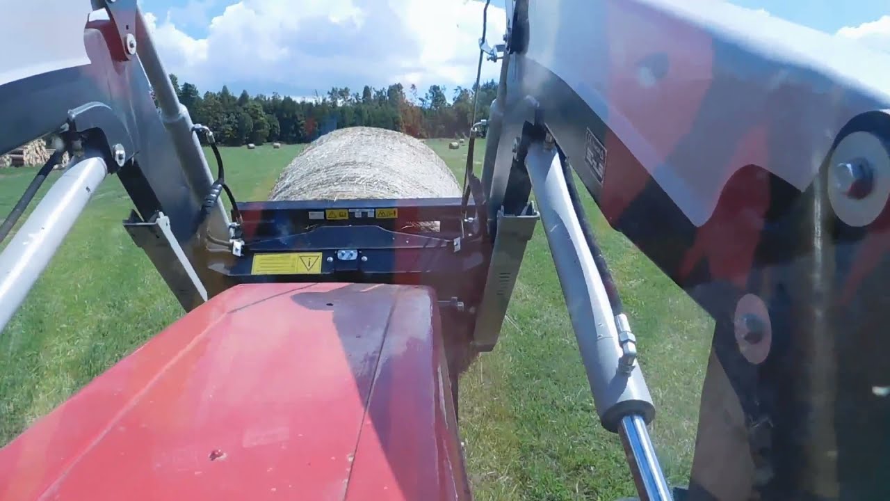 Manipulace bal&iacute;ků - Zetor 7245 s nakladačem Trac-lift 140
