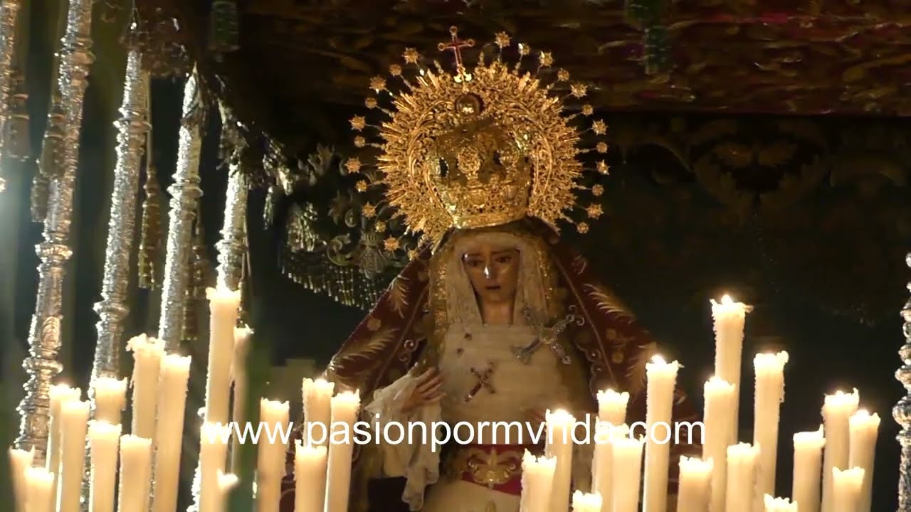Sobrecogedora Madrugá junto a Nuestra Señora Reina de los Mártires de Córdoba.