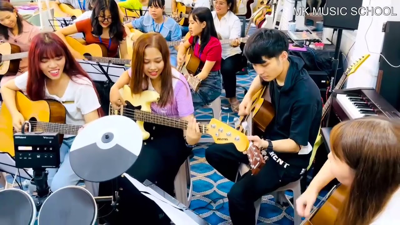 (အိပ်မက်ရဲ့အသက်) Guitar Class မှကျောင်းသူကျောင်းသားများ အပျော်လေးစုတီးဖြစ်တဲ့သီချင်းလေးပါရှင့်🥰❣️