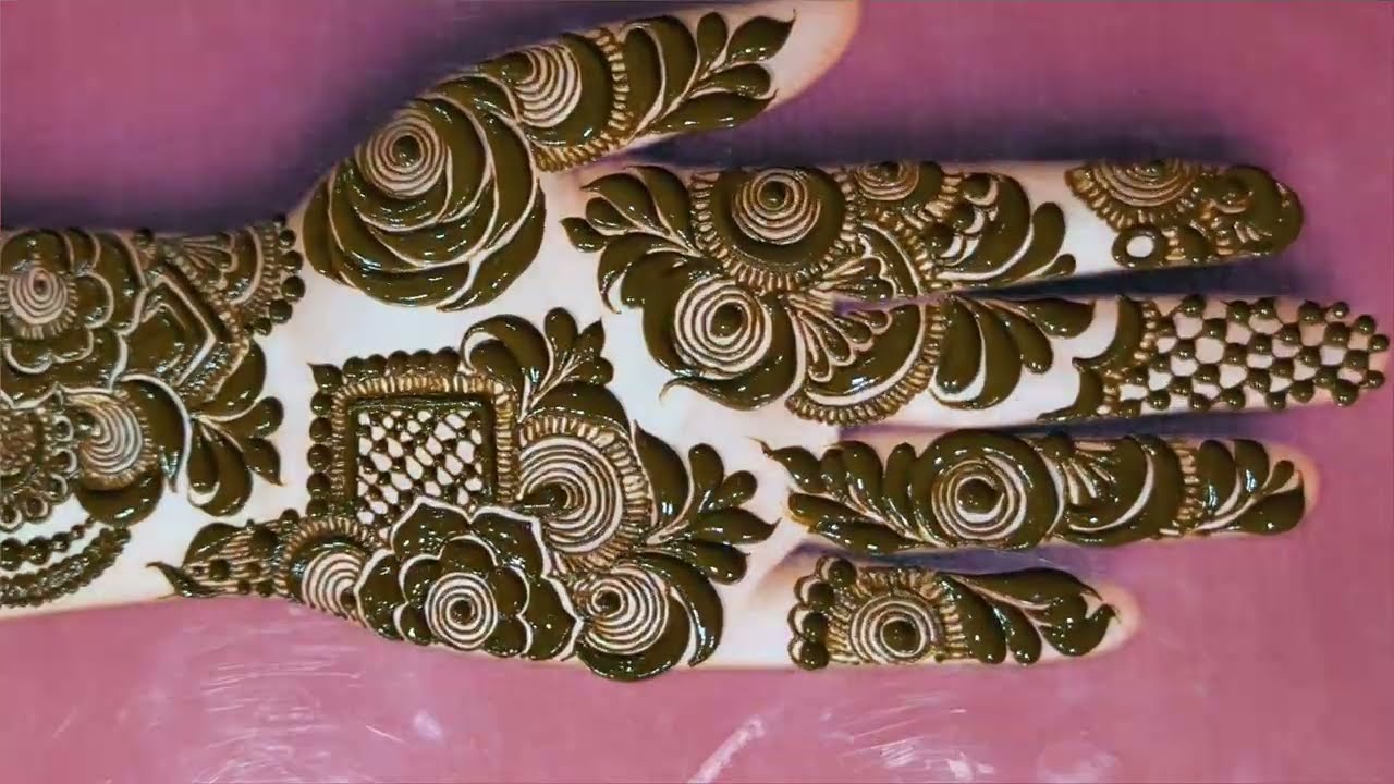 Learn how to create a patch hand design by @ip_mehndi_art.  #mehndi #henna 