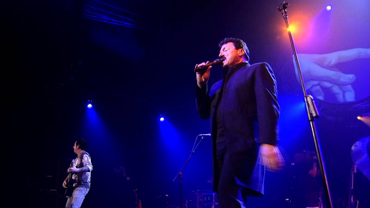 Toto - Hold The Line (Falling in Between 2007)