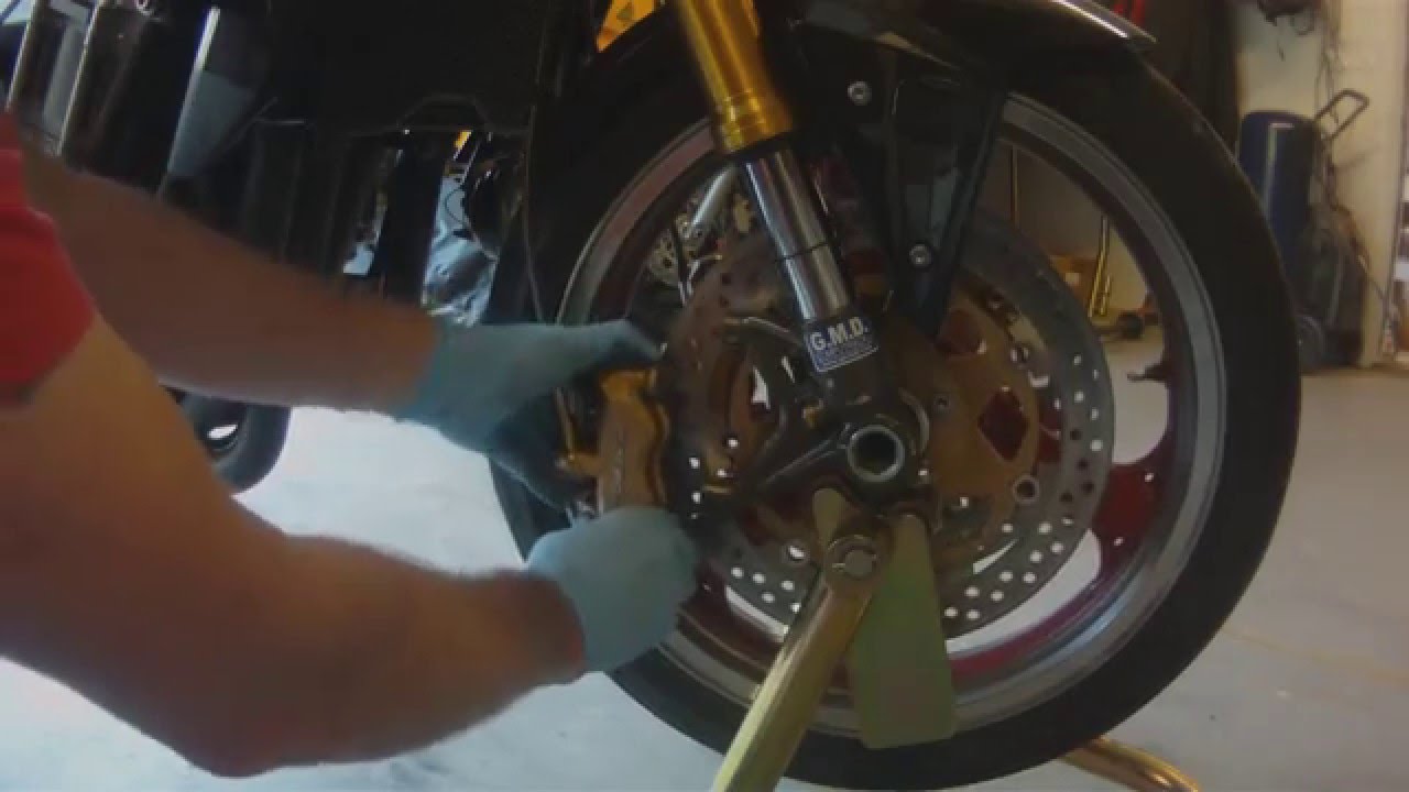 Снятие и замена переднего колеса Kawasaki Z1000