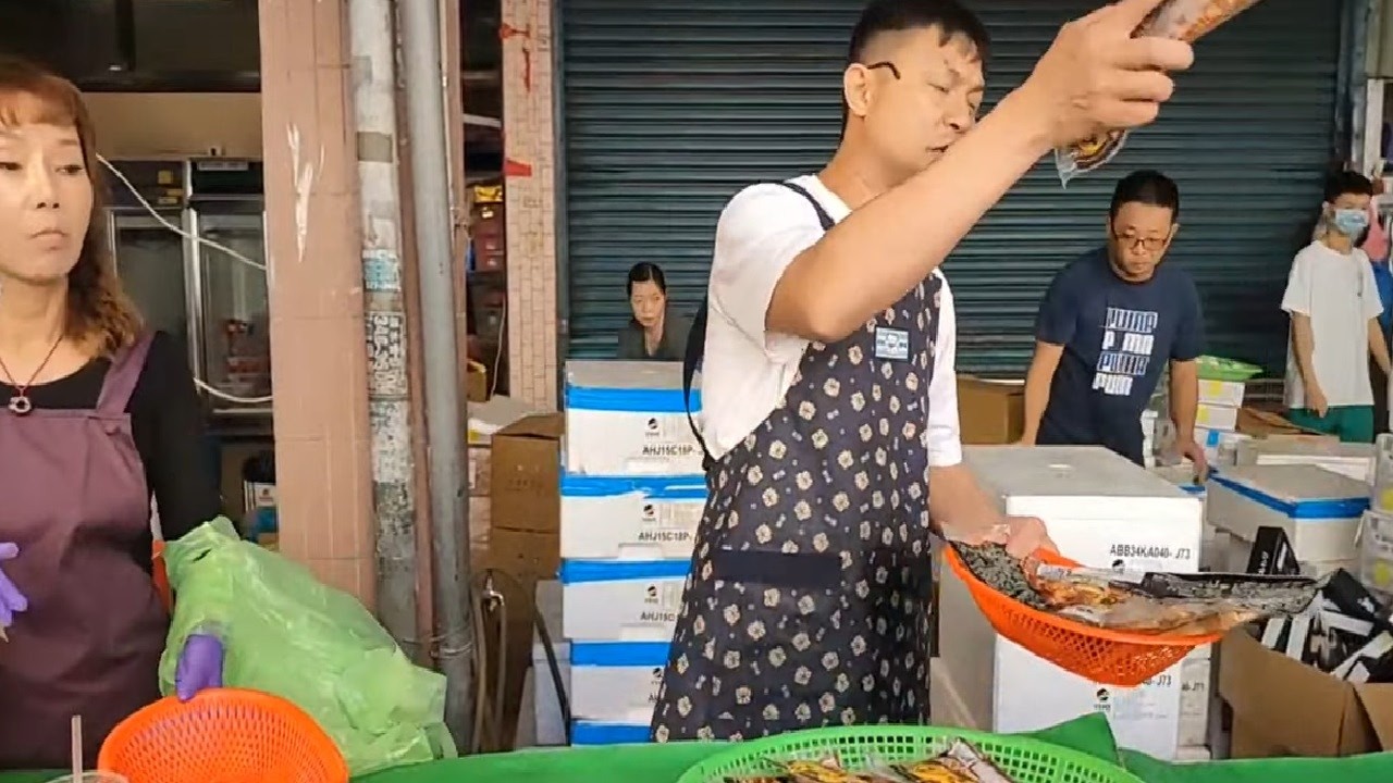 「吃飽睡」正在直播！