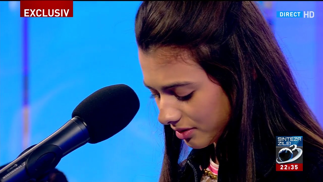 Laura Bretan interpretează o piesă live