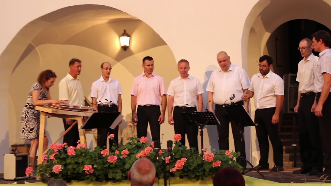 13 - Gozdovi v mesečini - Avsenik, izvajajo: Koledniki z Rake