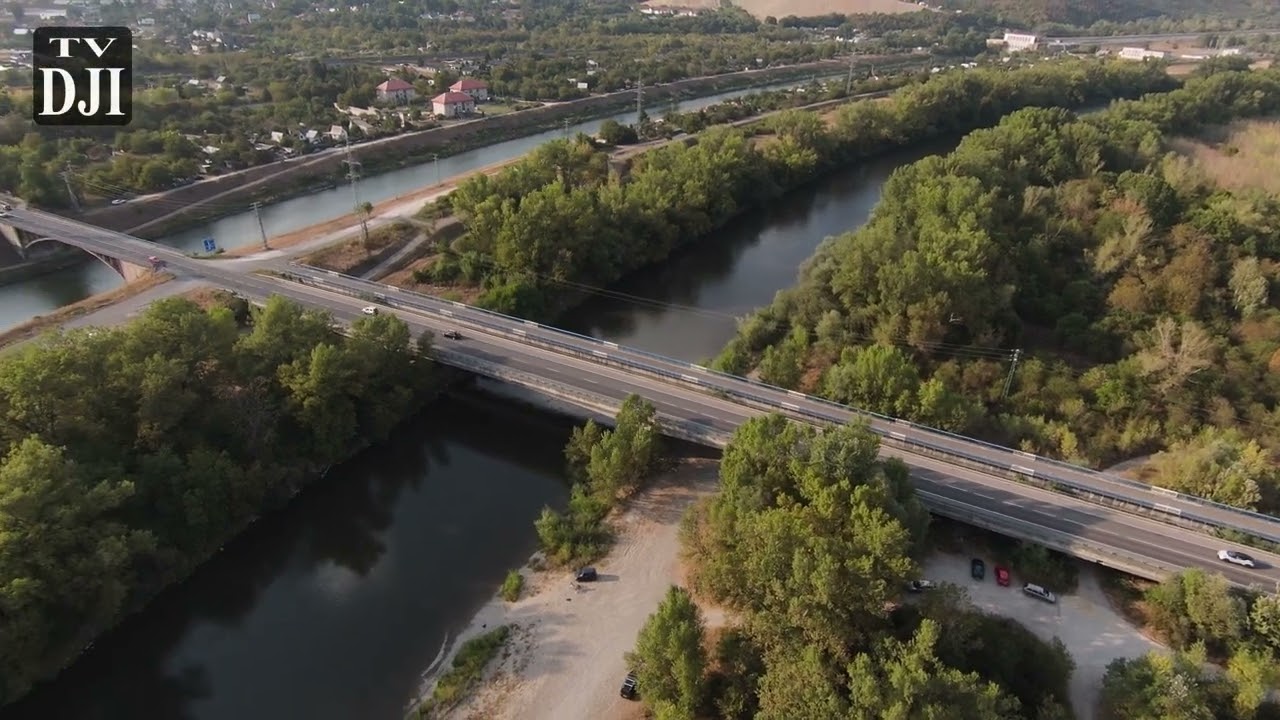 Leto pri Váhu 2024 / Rieka Váh / DJI FPV / Nové Mesto nad Váhom