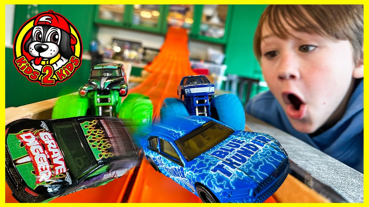 Monster Jam Race Cars & Monster Trucks TAG TEAM RACE