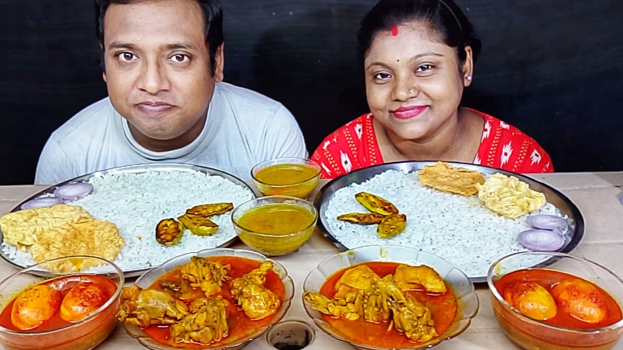 SPICY CHICKEN CURRY BOIL EGG CURRY DAL CHAWAL EATING CHALLENGE // food family blogs