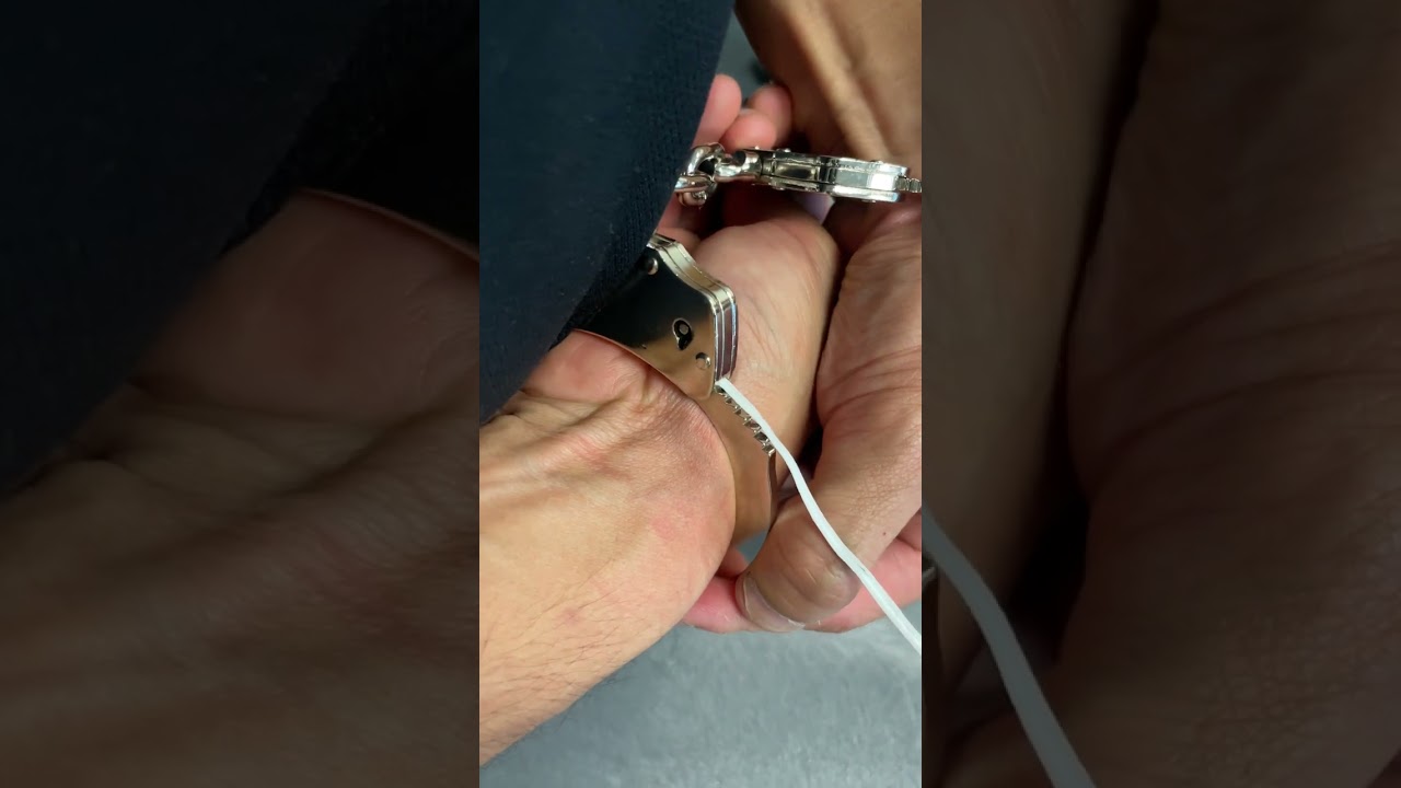 Как освободиться от наручников #Шорты