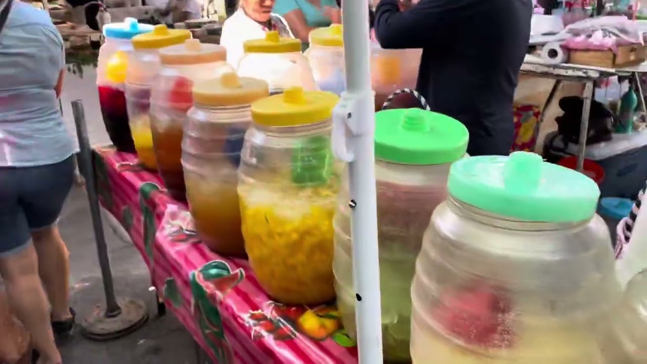 Recorriendo el tianguis en Miacatlán Morelos.