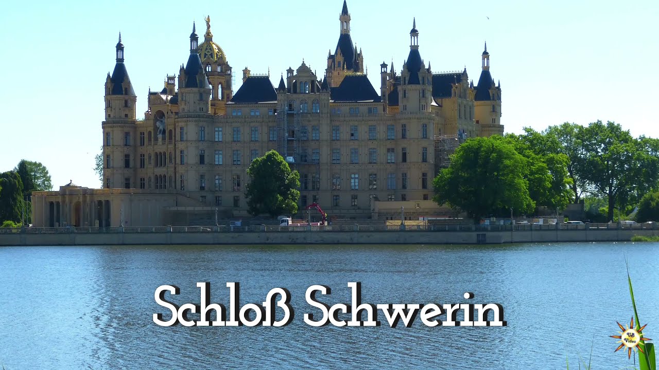 Schlossgarten und Schloss Schwerin Regierungssitz vo Meclenburg Vorpommern