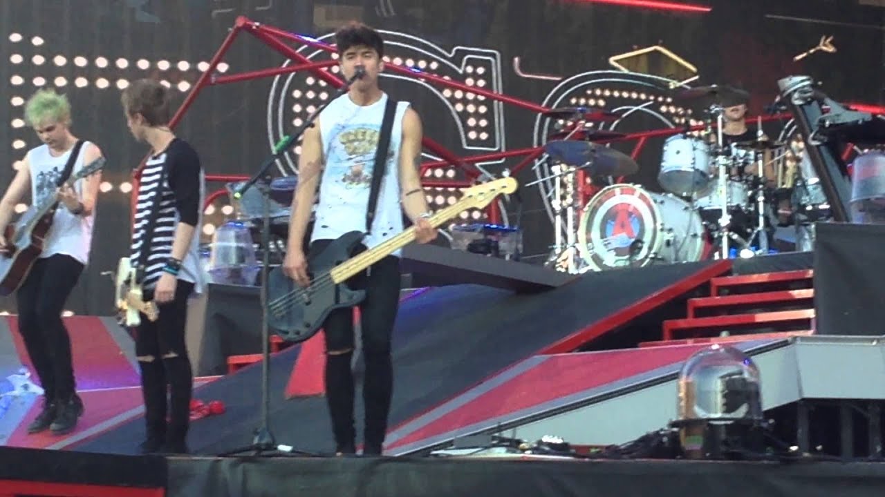 5 Seconds Of Summer - Amnesia LIVE (Barcelona 8/7/2014)