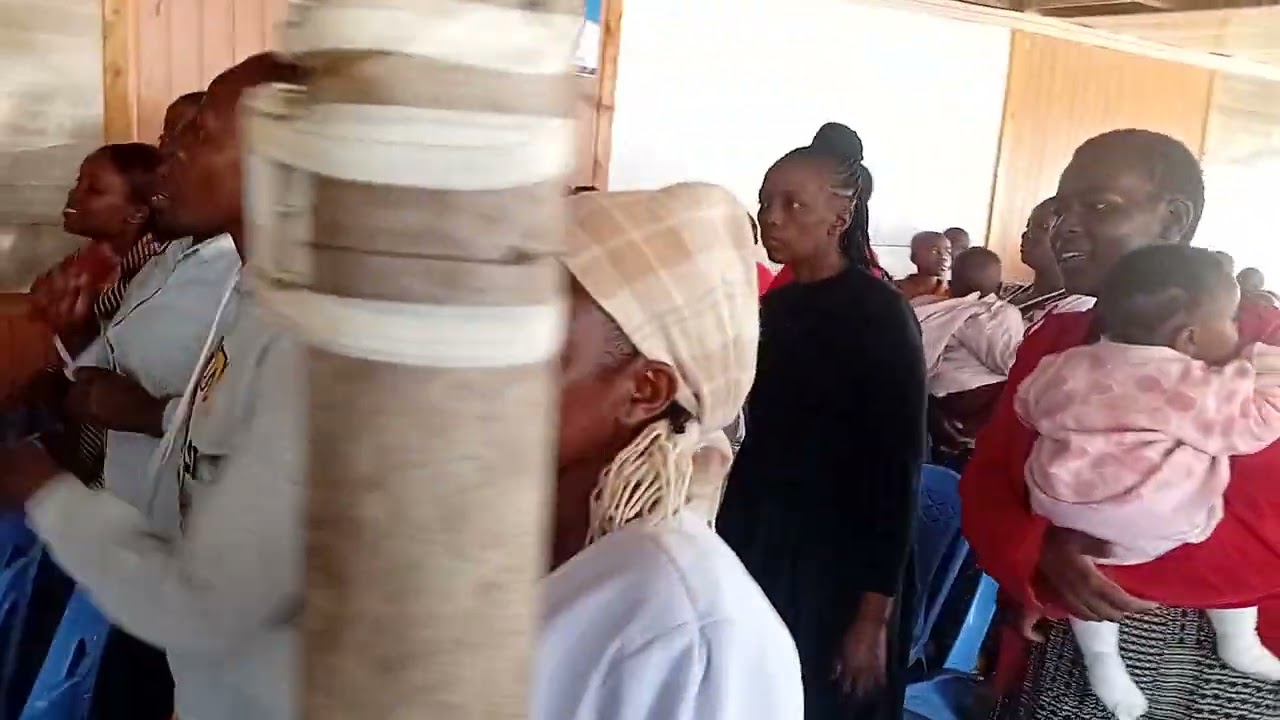 Praise Sunday church 
