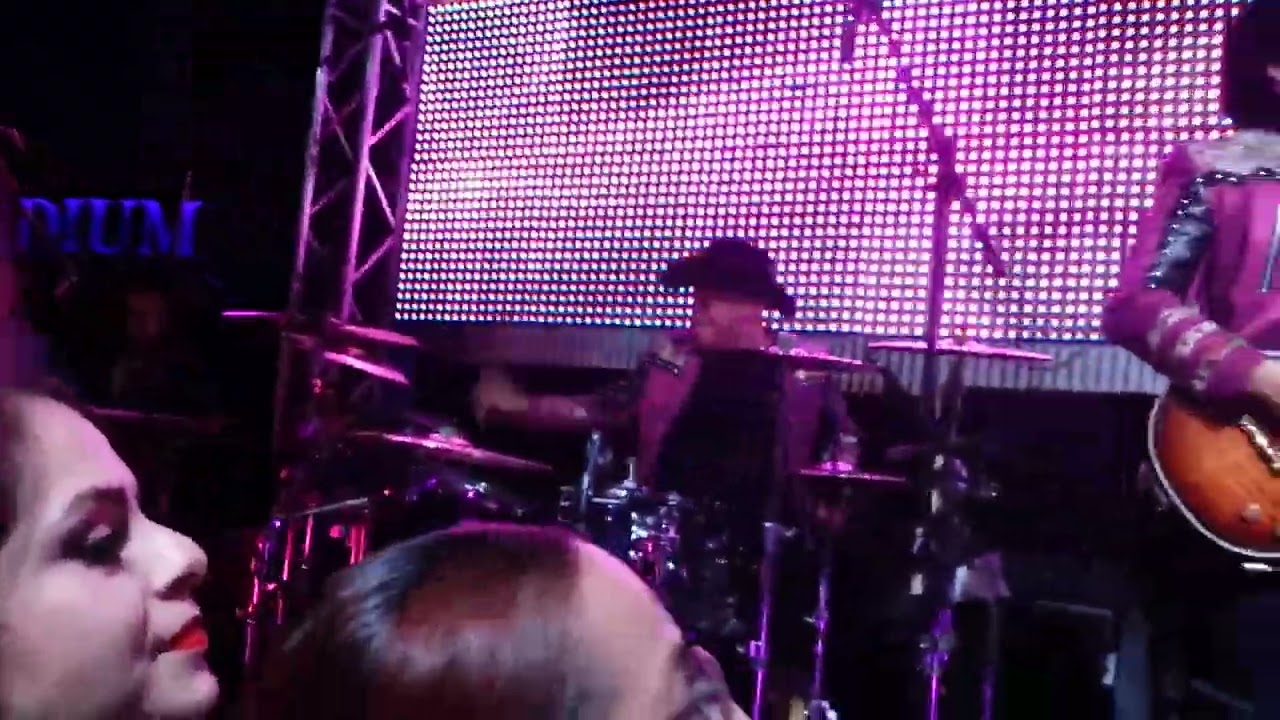 Bronco Corazón duro en vivo