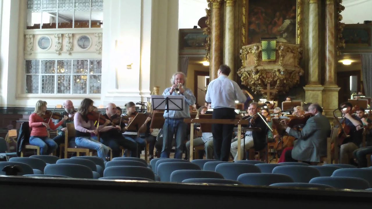 Reinhold Friedrich plays Tarantella in Dress rehearsal
