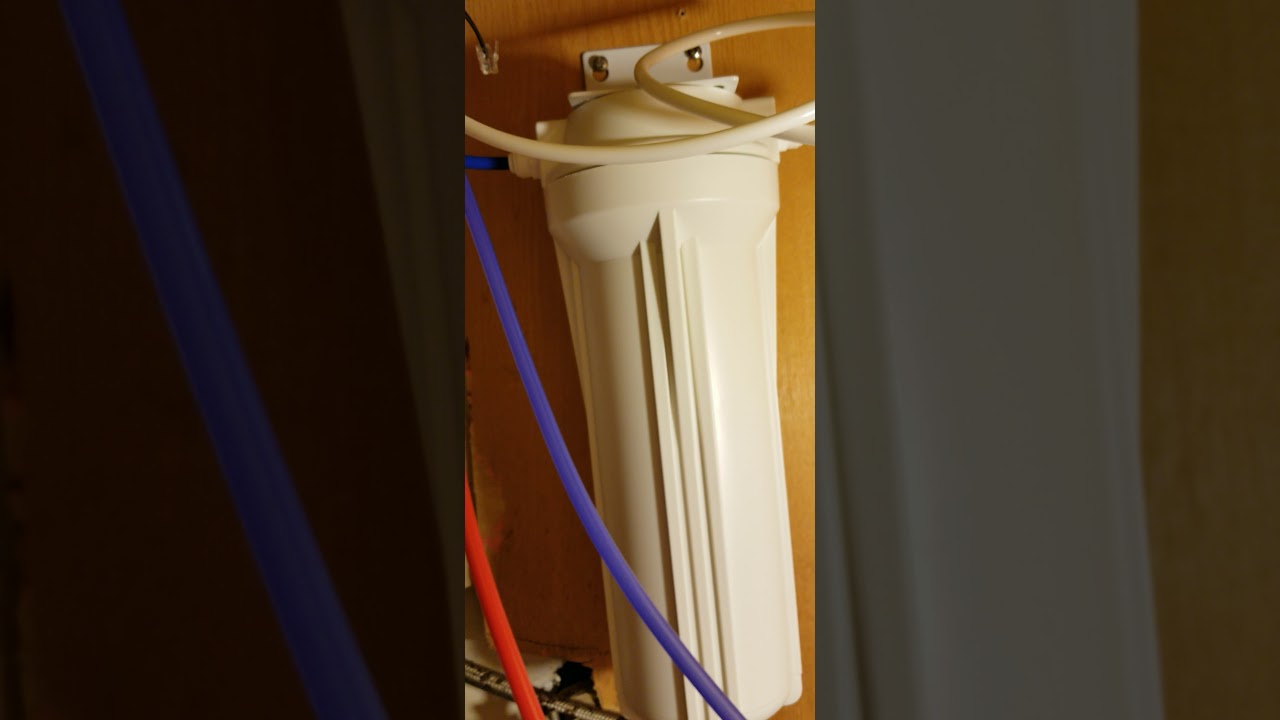 Instalando Foucets ... Llaves De Agua y un Filtro De La Compania Royal Prestige