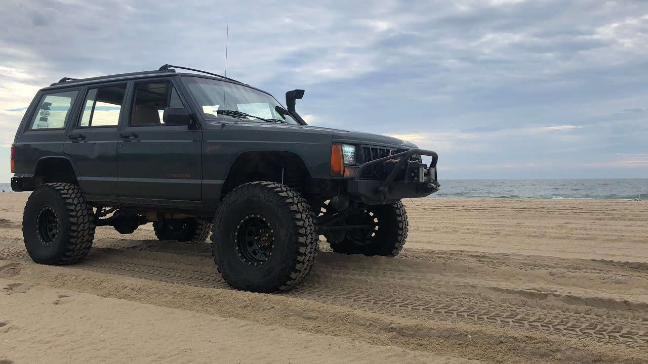 $2,000 Jeep XJ Out Performs $50,000 Wranglers In The Sand