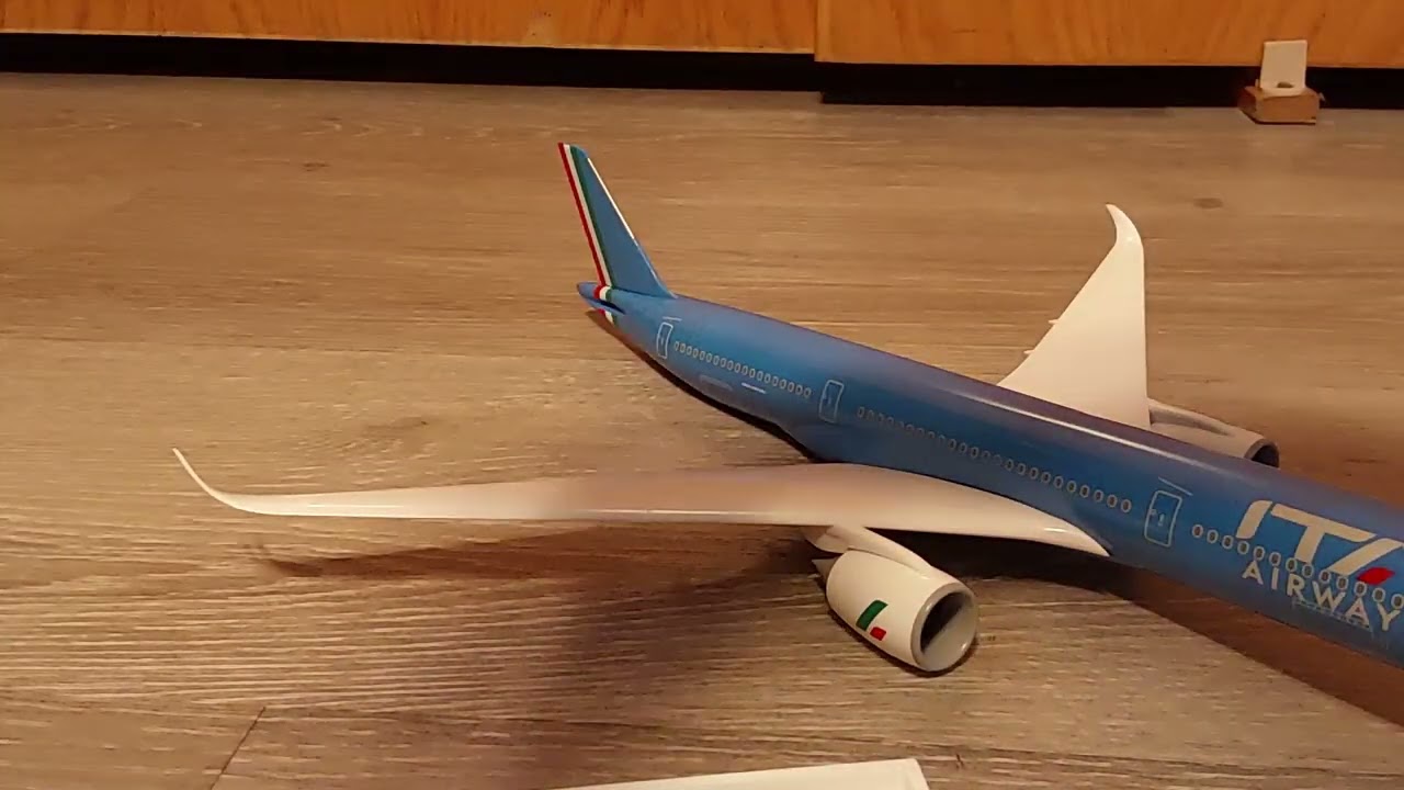 Unboxing Skymarks Models ITA A350-900 1:200