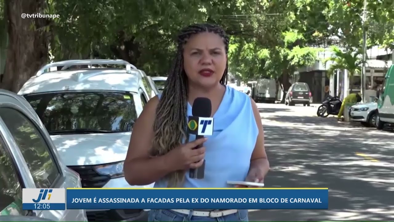 Jovem é assassinada a facadas pela ex do namorado em bloco de carnaval