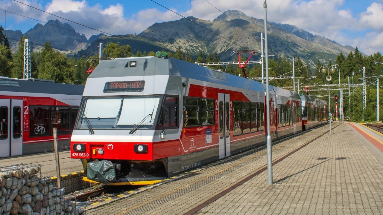 Stadler GTW-k (ŽSSK 425) indulnak csatolva Štrebské Pleso (Csorba-Tó) állomásról Poprádra (TEŽ)