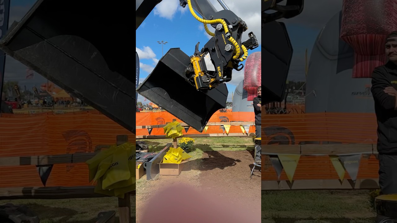 EQUIP EXPO - Engcon Tilt Rotator! 😳