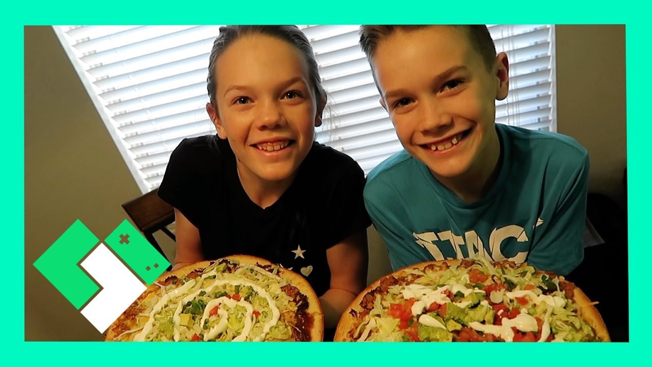 🌮🍕 ДЕТИ ГОТОВЯТ ПИЦЦУ ТАКО (День 1767) 🍕🌮 | Clintus.tv