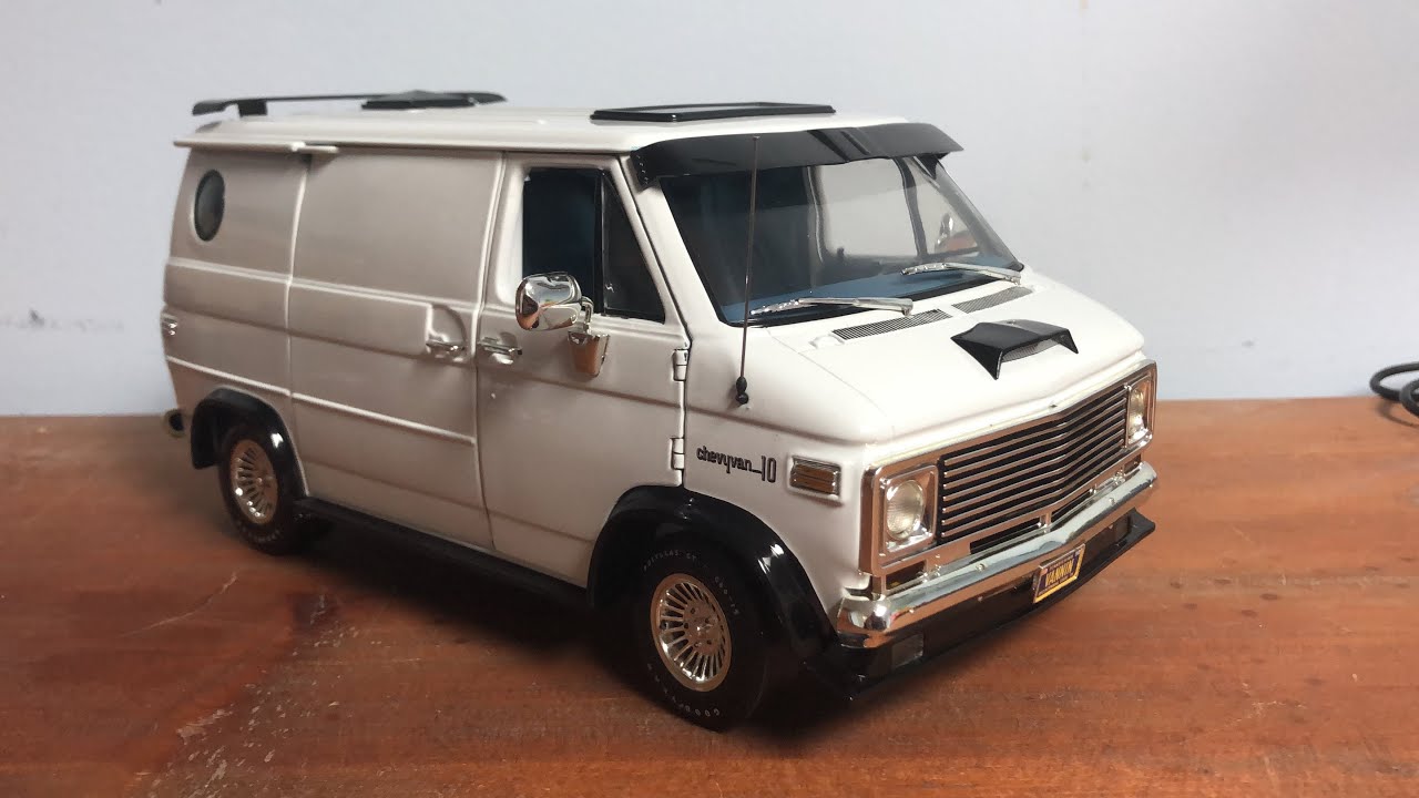Highway 61 1:18 1974 Chevy Custom Van Review