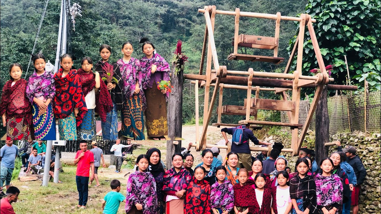 घाँटुनिको फोद ठडोलाईन फोदलाई खाजा पुराउँन जाद#lamjung Bhujung#villageslife 🌎❤️