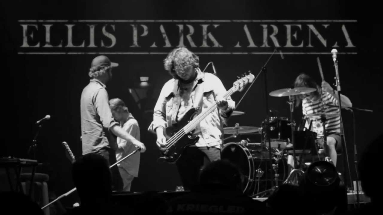 Die Heuwels Fantasties - Sonrotse (Live Ellispark Arena) (Ft. Francois van Coke en Van Coke Kartel)