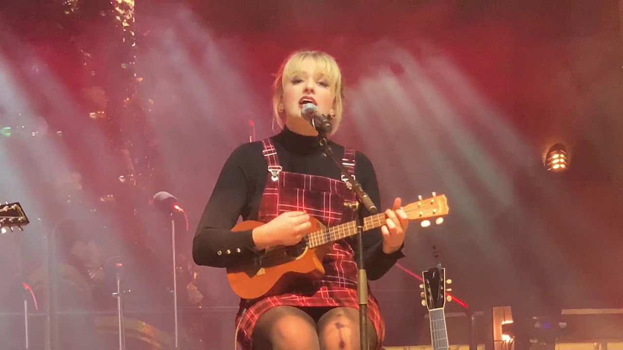 Maddie Poppe @ Citadel Tree Lighting - The Reason