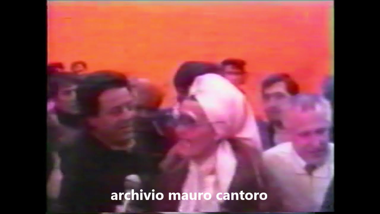 Moira Orfei al Porto di Napoli rientra dall'Iran (29/12/1978)