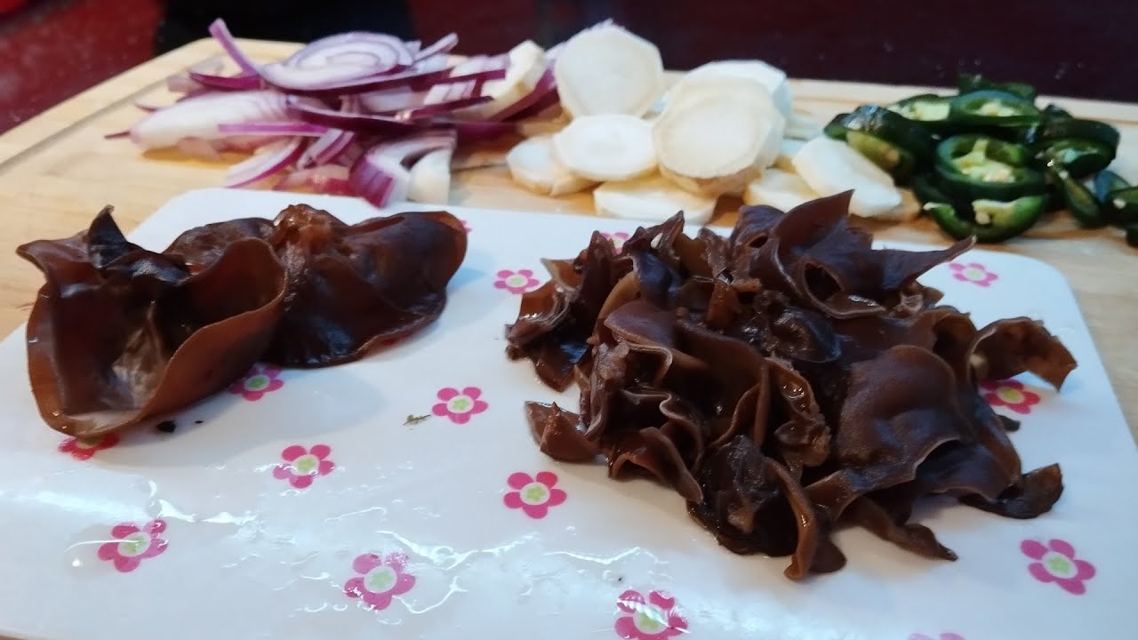 Uszak bzowy to grzyb mun, tak go wykorzystuje w kuchni do dania ala azjatyckiego.