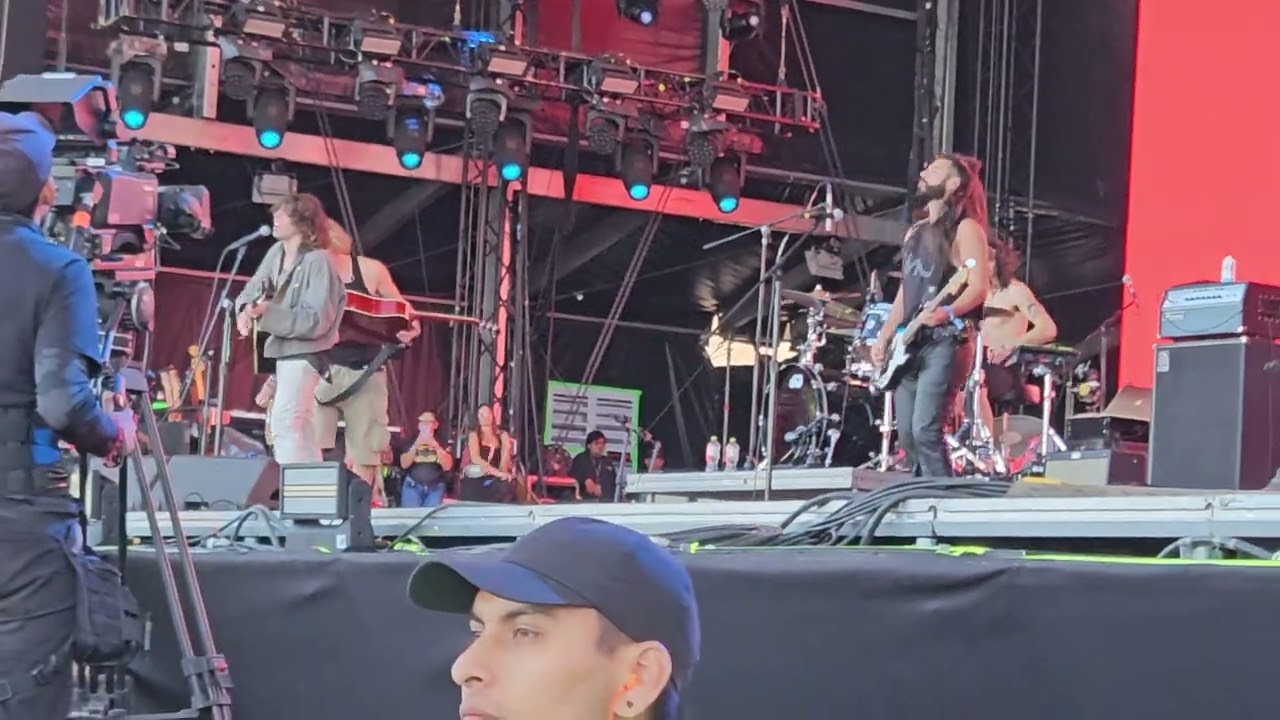 Barns Courtney -Golden Dandelions en vivo Corona Capital 2023, CDMX