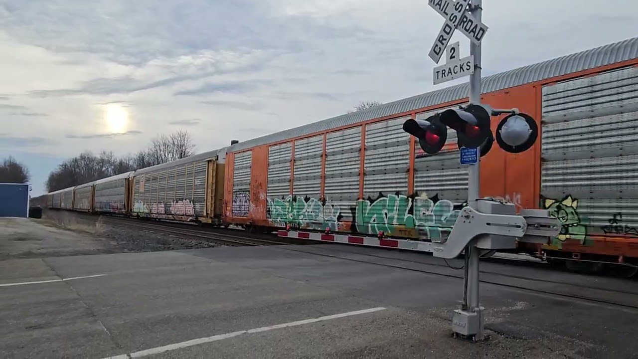 Reading Lines SD70ACe #1067 Leads EB Autoracks 