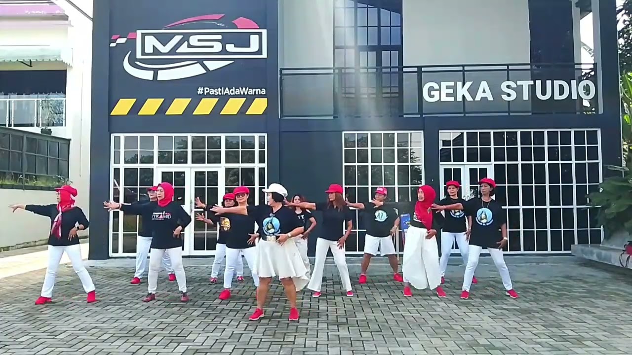 SALAH JATUH CINTA / LINE DANCE / CHOREO BY ROOSAMEKTO MAMEK.