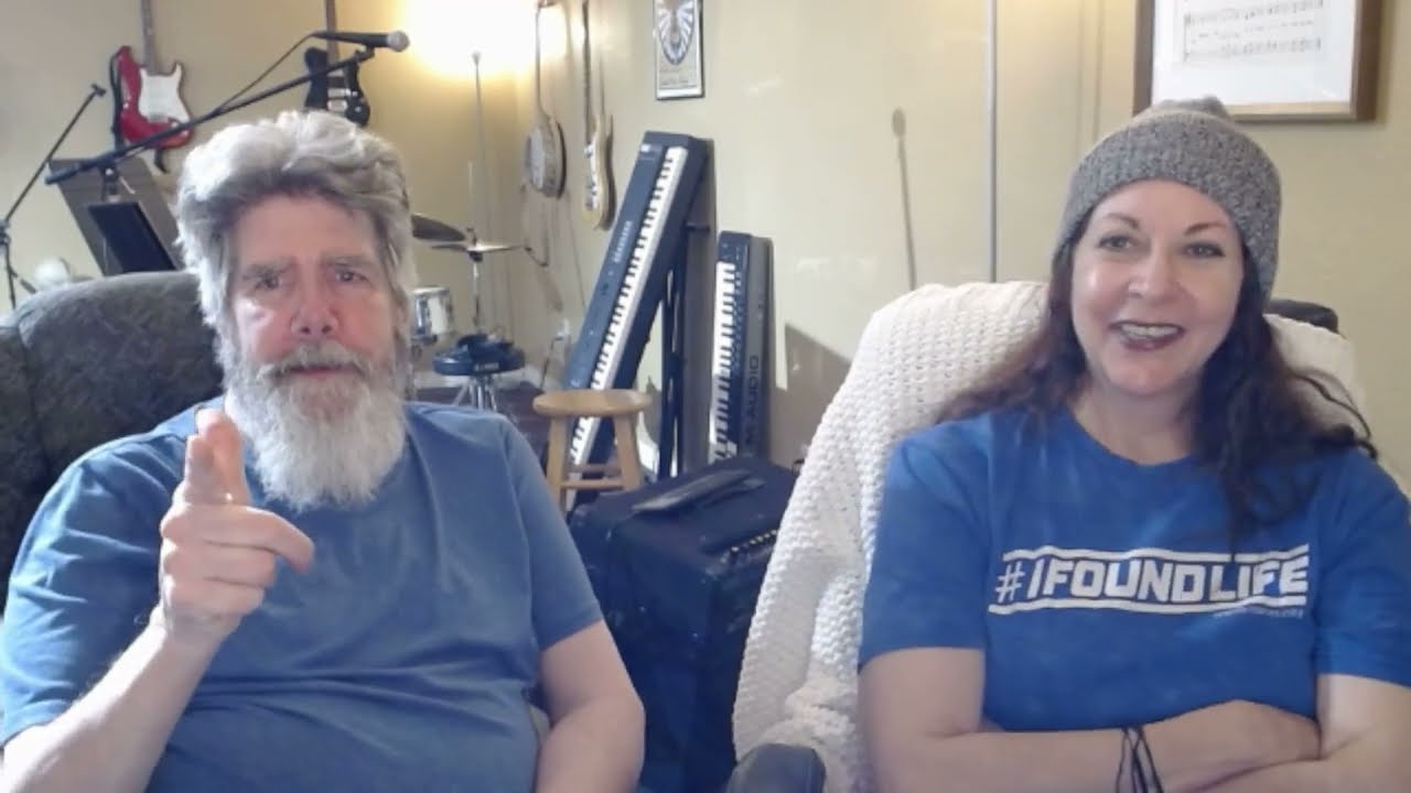 The Dooo — гитарист разучивает песни на слух на OMEGLE 2 — наша реакция Suesueandthewolfman