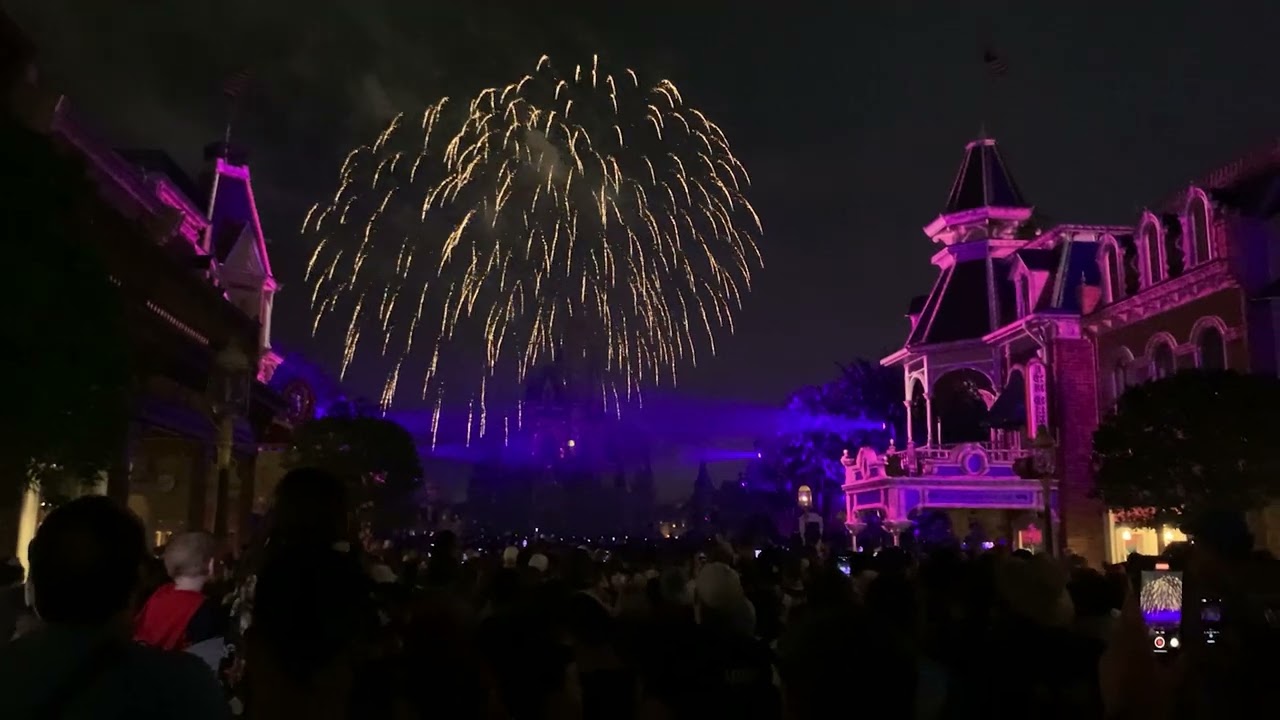 Happily Ever After from Disney World's Magic Kingdom (w/ Main Street Projections)
