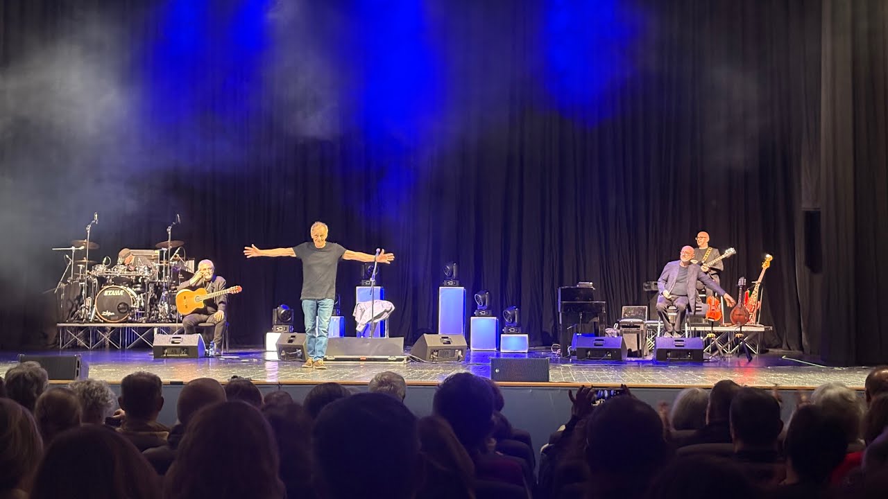 Roberto Vecchioni all'Europa Auditorium con il suo 