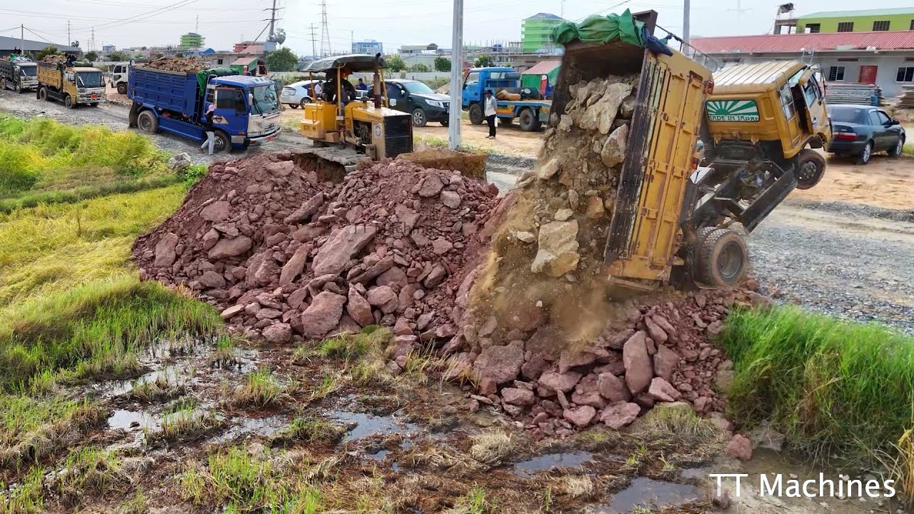 Be Carfully !! Dump Trucks Nissan 5T Fly On Project Land Filling Up Processing Help BY Dozer & Truck