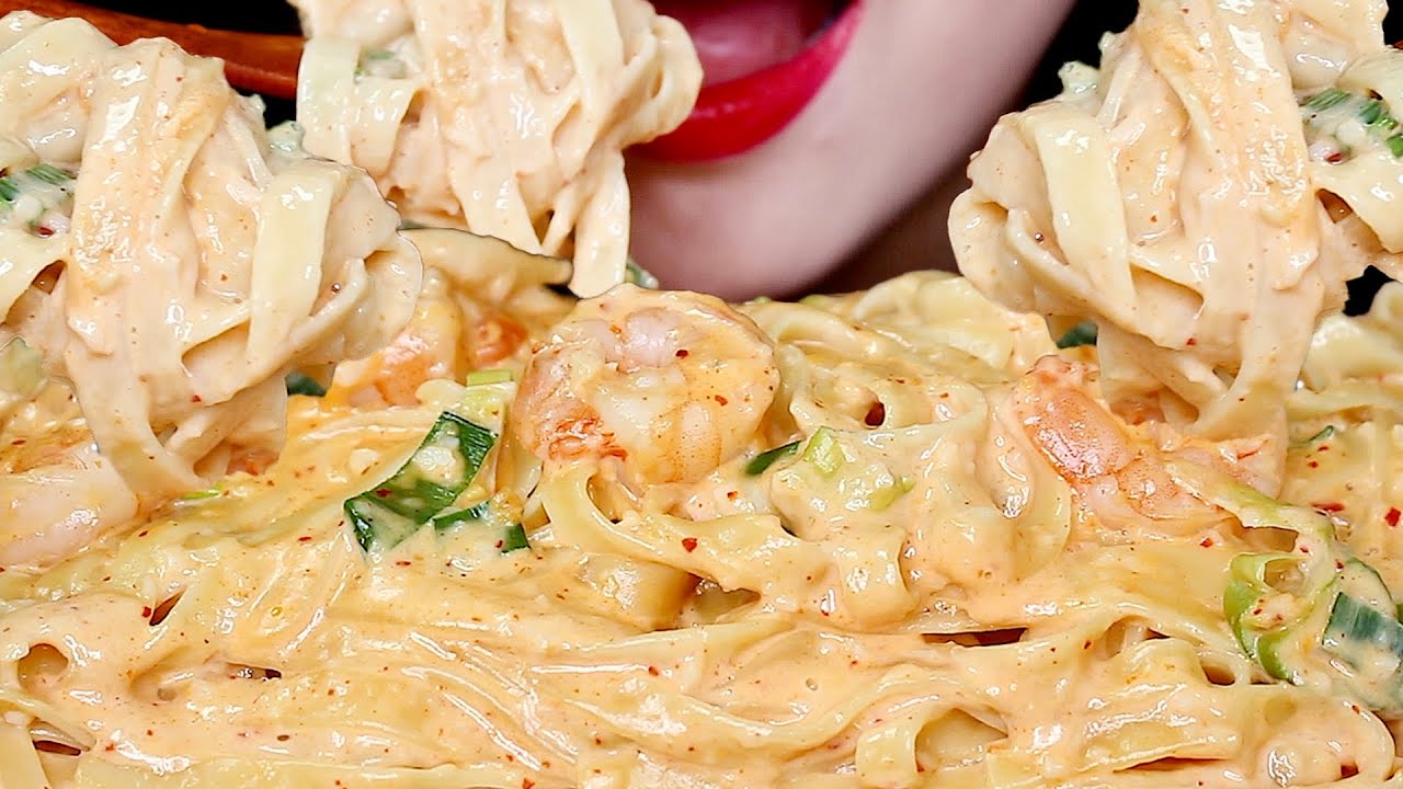 ASMR CREAMY FETTUCCIINE WITH SHRIMP PASTA 쉬림프 툼바 파스타 EATING SOUND NO TALKING