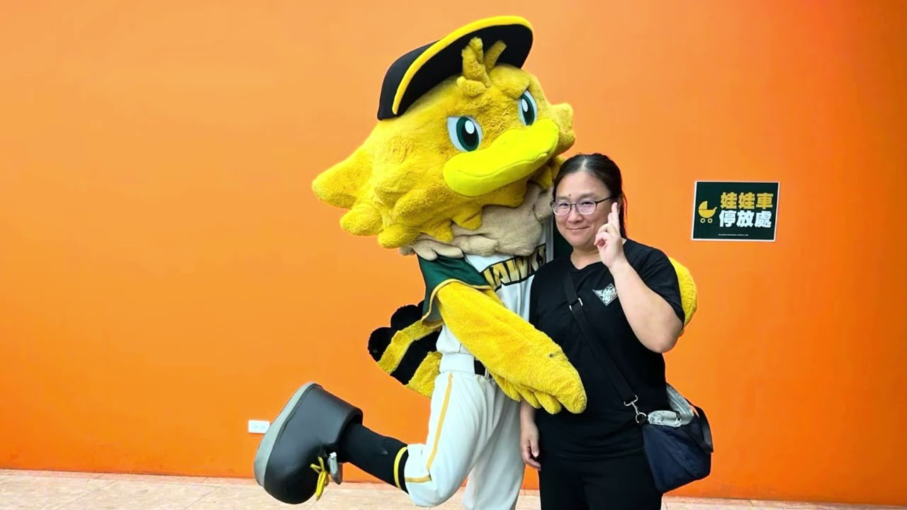 台鋼雄鷹做伙拚