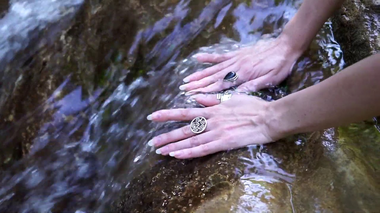 Deya's long and healthy nails on warterfall (video 11)
