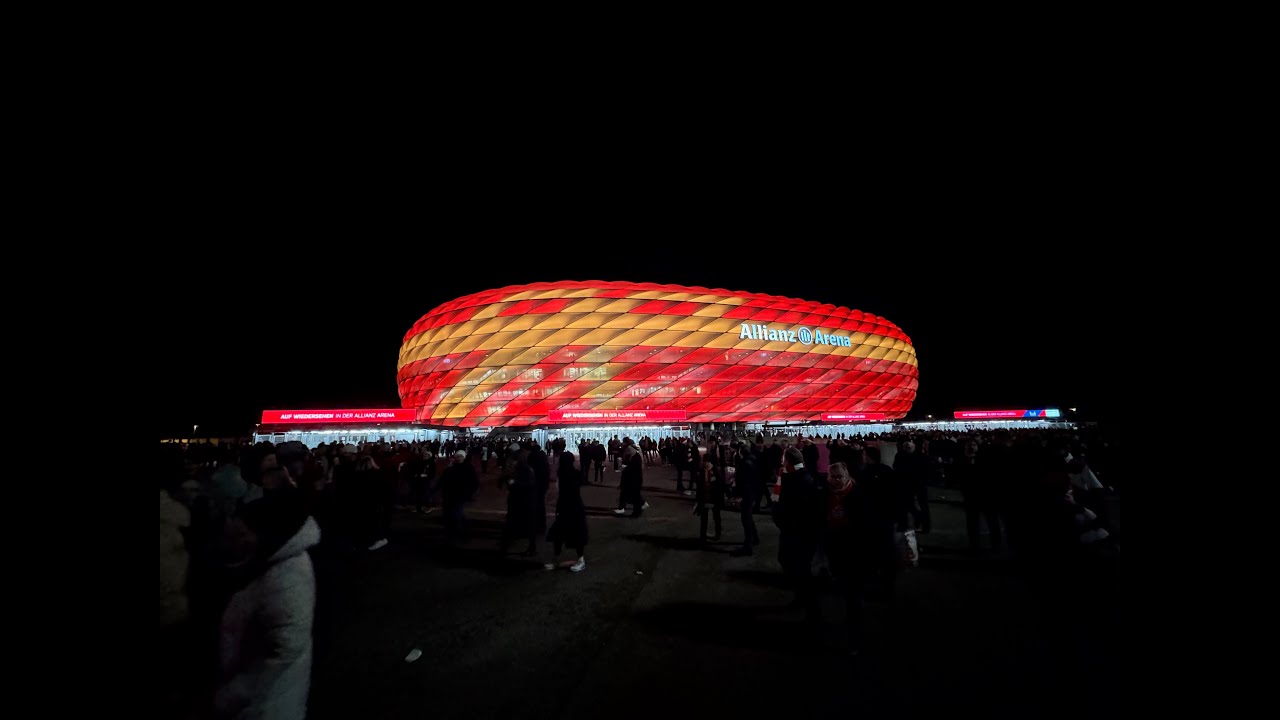 FC Bayern München vs. VfB Stuttgart - 17.12.2023 mit Weihnachtsshow