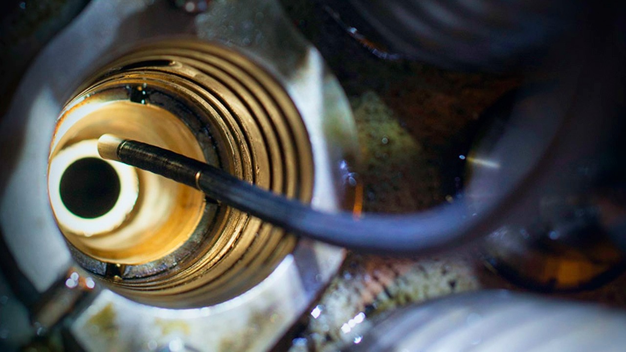 How to Diagnose an Engine Using the Cheapest Endoscope