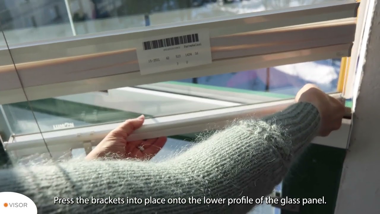 Visor Blinds for balcony glazings (glass molding fastener)