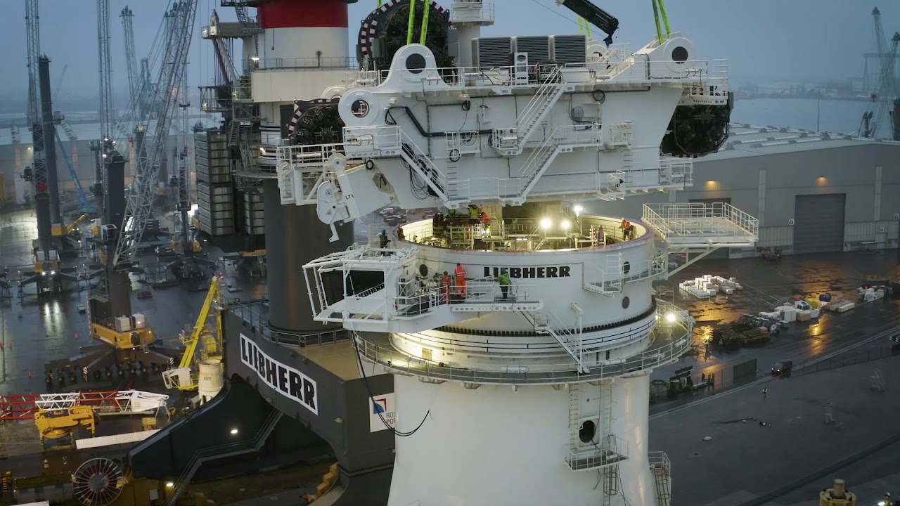 Liebherr - The lift that writes port history in Rostock